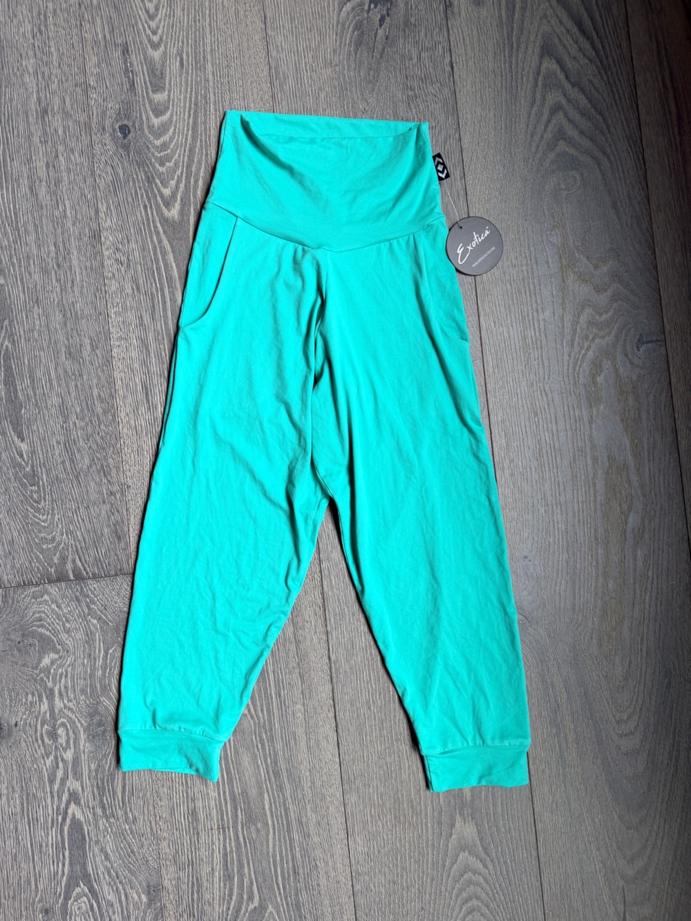 Exotica Jade Green Soft to Touch Jogger Capris with Pockets Size Small